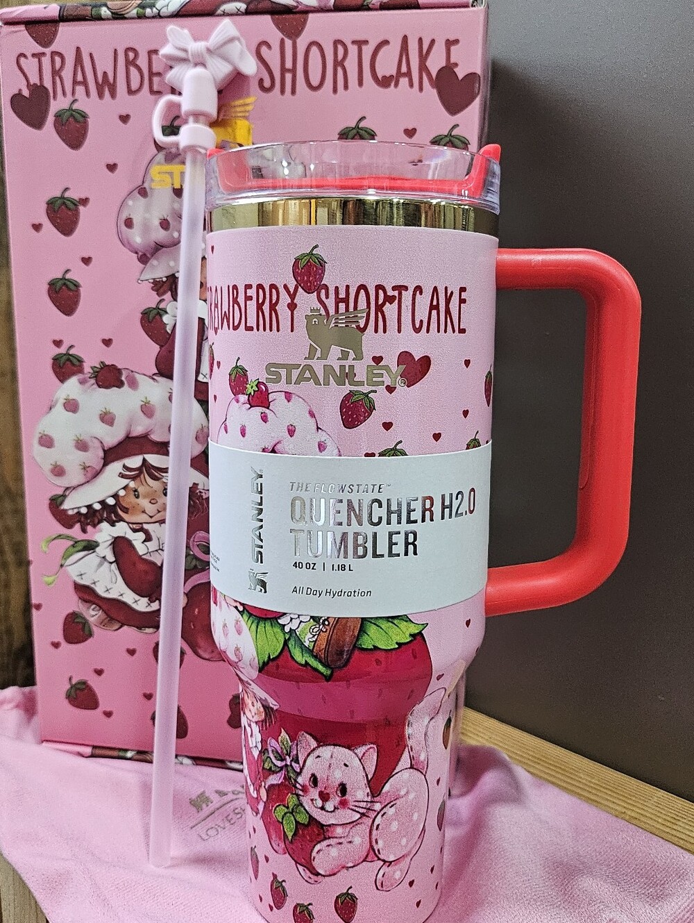 Pink Stanley 40oz Quencher H2.0 FlowState tumbler - Picture 4 of 9
